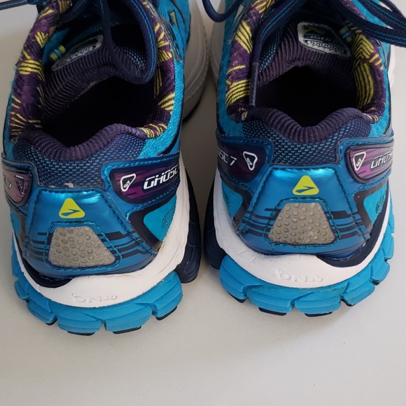 Brooks shoes - Picture 3 of 10